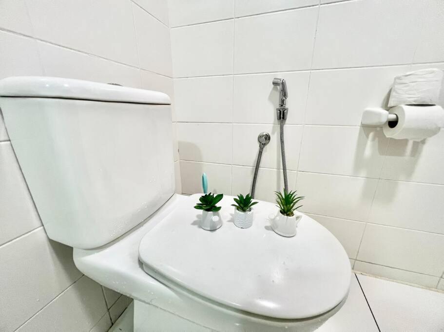 Apartment J Cozy 1-5pax Trefoil Setia Alam 100mps Wifi & Tv